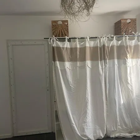 Apartment Studio 3 Personnes Avec Jardinet Mer Et Foret La Farlede
